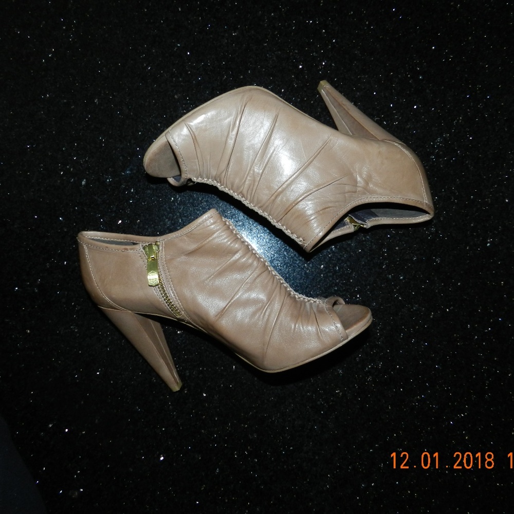 Vince Camuto Taupish/Pinkish Open Toe Shoe Boot